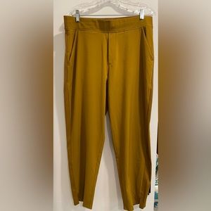 Athleta Brooklyn Ankle Pant Size 14 Yellow - like new